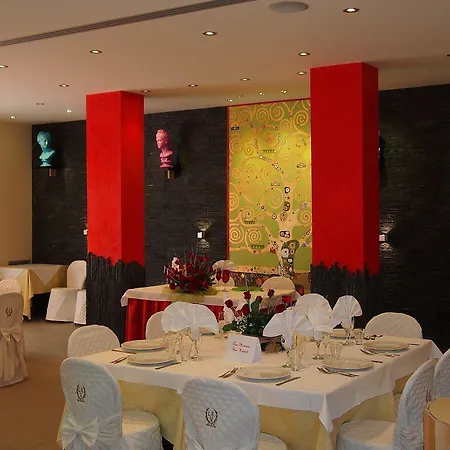 拉罗莎迪文堤酒店 3* Monte San Giusto